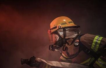 吉林某商业街一饭店凌晨突发爆炸，多辆汽车被掀翻、房屋受损